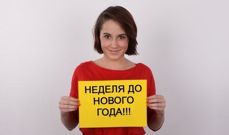 Чешская студента сосет член агента и дрючится раком на диване на кастинге