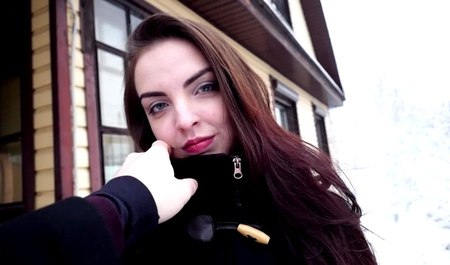 Вместо партии в бильярд француз играет с русской телкой в очко большим членом