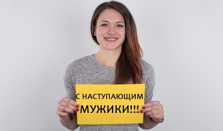 Симпатяжка из Праги сосет член агента и сношается с ним на эротической студии