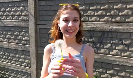 Парочка из Ростова занимается сексом в кустах чуть ли не в центре города