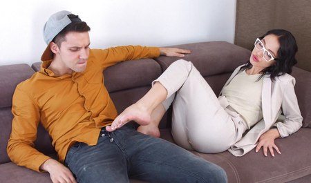 Пригласил питерскую девушку на фетиш с сексом