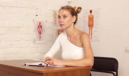 Студентке МГУ на парах преподали урок минета