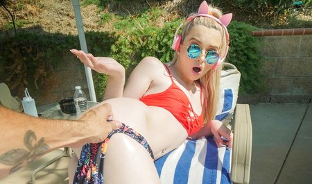 Отчим трахает падчерицу, чтобы член был в форме