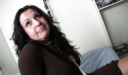 Зрелая испанка долбится с парнишкой