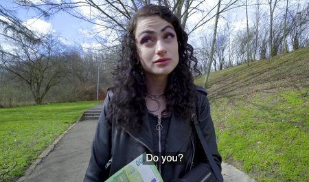 Пикапер познакомился на улице с брюнеткой и соблазнил ее на секс за деньги