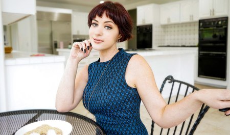 Симпатичная мачеха заманила пасынка на живца и классно оттрахала