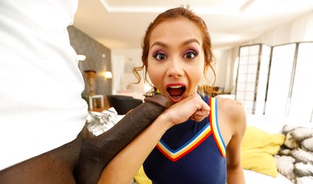 Вероника Леал кончает от одного вида гигантского черного конца