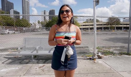 Сняли красивую девушку на улице и оттрахали в микроавтобусе