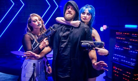 Межгалактические охотницы за головами и те лесбиянки