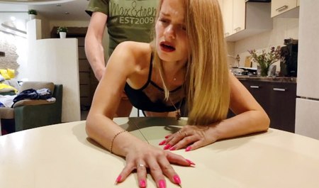 Пьяная баба манде не хозяйка - особенно чужая...