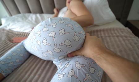 Проснулся от дрочки мачехи под порно и с удовольствием отжарил бабенку