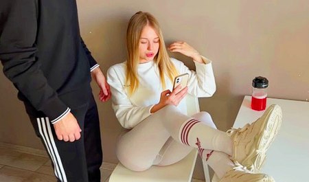 Муж жестко трахнул жену на кухне в воспитательных целях