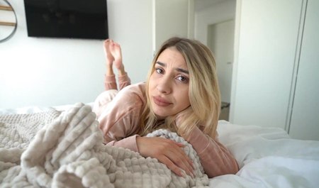 Сводная сестра Дженни Люкс настояла на массаже и получила секс