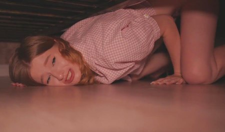 Рыжая Диана Райдер разводит на домашний секс своего сводного брата