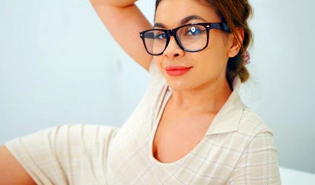 Красивая подруга Лоли Липс учить любимого парня сексу