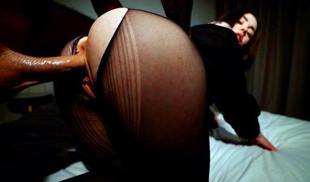 Соня и Марк снимают домашнее порно и весьма преуспевают в этом