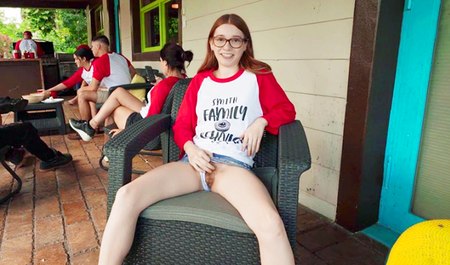 А я и не знал что моя девятнадцатилетняя одноклассница такая шмара...