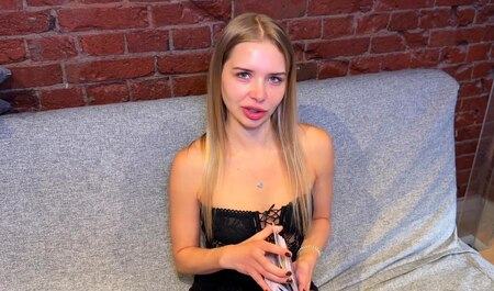 Клиент остался недоволен гаданием и как следует отодрал гадалку во все дырки