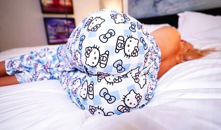 Мачеха просыпается потому что пасынок возбужден и дарит ей удовольствие...