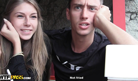 Жесткий домашний секс семейной пары воскресным утром